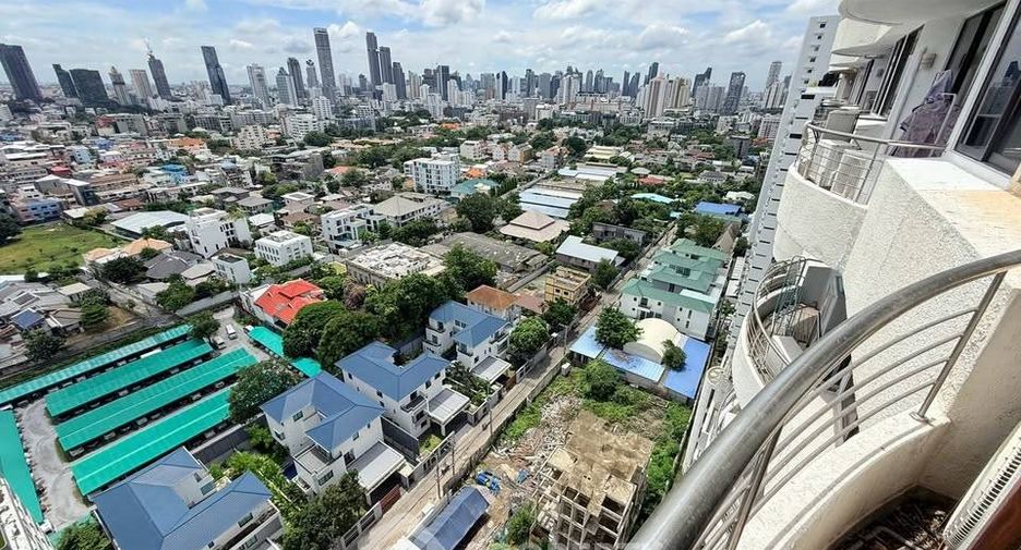 For sale 2 bedrooms condo in Watthana, Bangkok