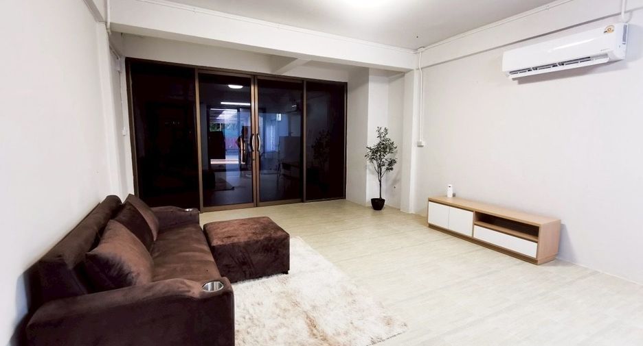 For rent 2 bedrooms townhouse in Mueang Chiang Mai, Chiang Mai