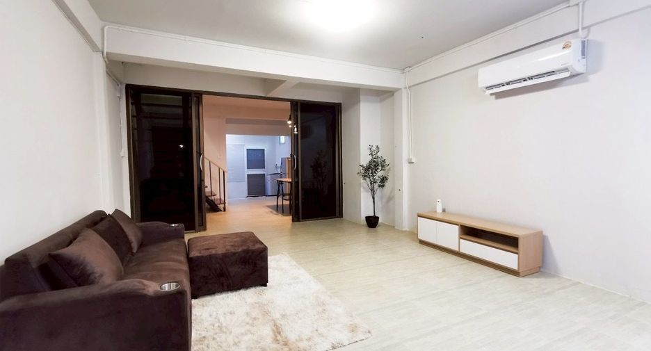 For rent 2 bedrooms townhouse in Mueang Chiang Mai, Chiang Mai