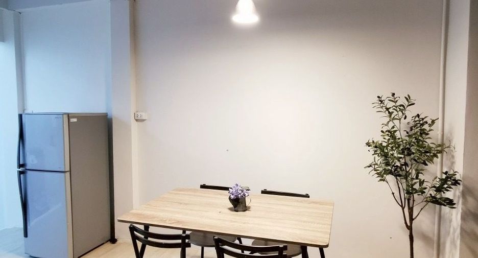 For rent 2 bedrooms townhouse in Mueang Chiang Mai, Chiang Mai