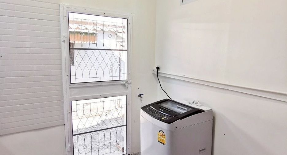 For rent 2 bedrooms townhouse in Mueang Chiang Mai, Chiang Mai