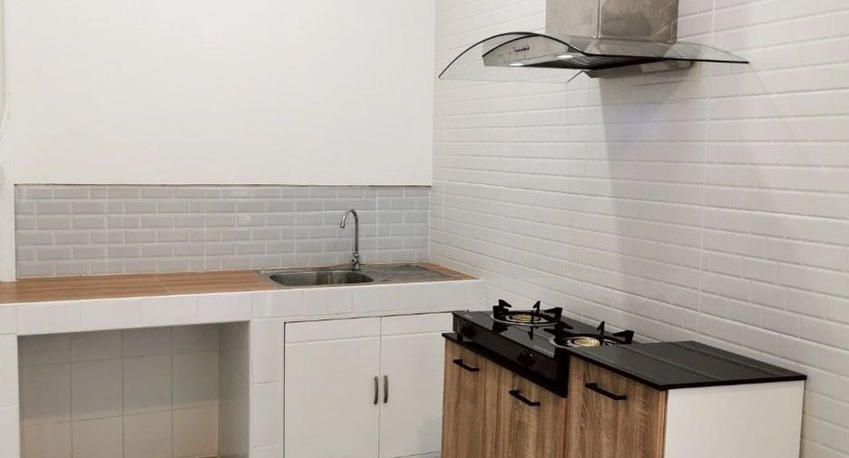 For rent 2 bedrooms townhouse in Mueang Chiang Mai, Chiang Mai