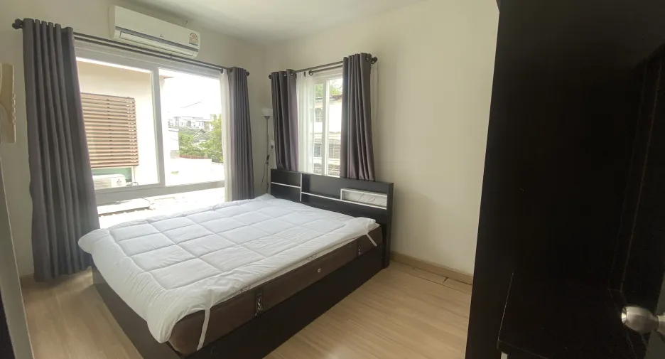For rent 3 bedrooms townhouse in Mueang Chiang Mai, Chiang Mai