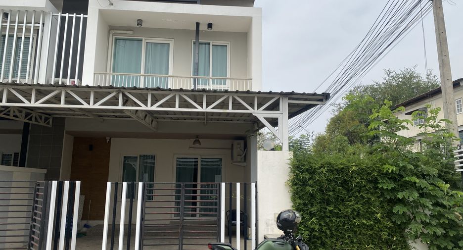 For rent 3 bedrooms townhouse in Mueang Chiang Mai, Chiang Mai