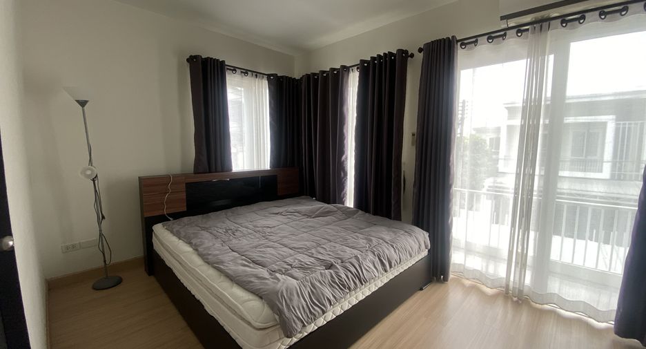 For rent 3 bedrooms townhouse in Mueang Chiang Mai, Chiang Mai