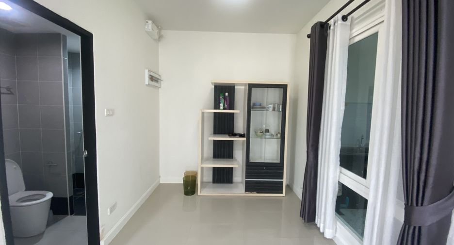 For rent 3 bedrooms townhouse in Mueang Chiang Mai, Chiang Mai