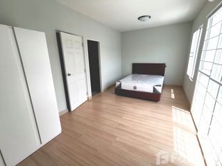 For rent 3 bedrooms townhouse in Saraphi, Chiang Mai