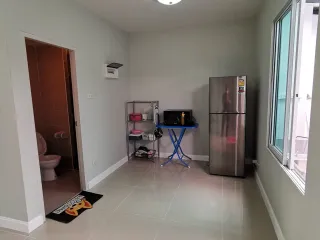 For rent 3 bedrooms townhouse in Saraphi, Chiang Mai