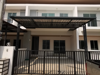 For rent 3 bedrooms townhouse in Saraphi, Chiang Mai