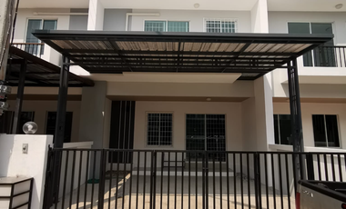 For rent 3 bedrooms townhouse in Saraphi, Chiang Mai