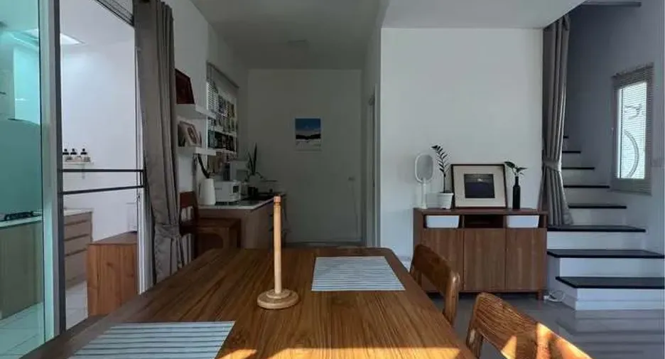 Casa adosada en alquiler de 3 habitaciones en Mueang Chiang Mai, Chiang Mai