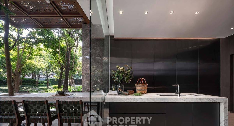 For sale 2 bedrooms condo in Phaya Thai, Bangkok