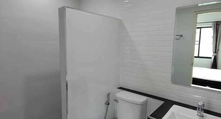 For rent 2 bedrooms townhouse in San Kamphaeng, Chiang Mai