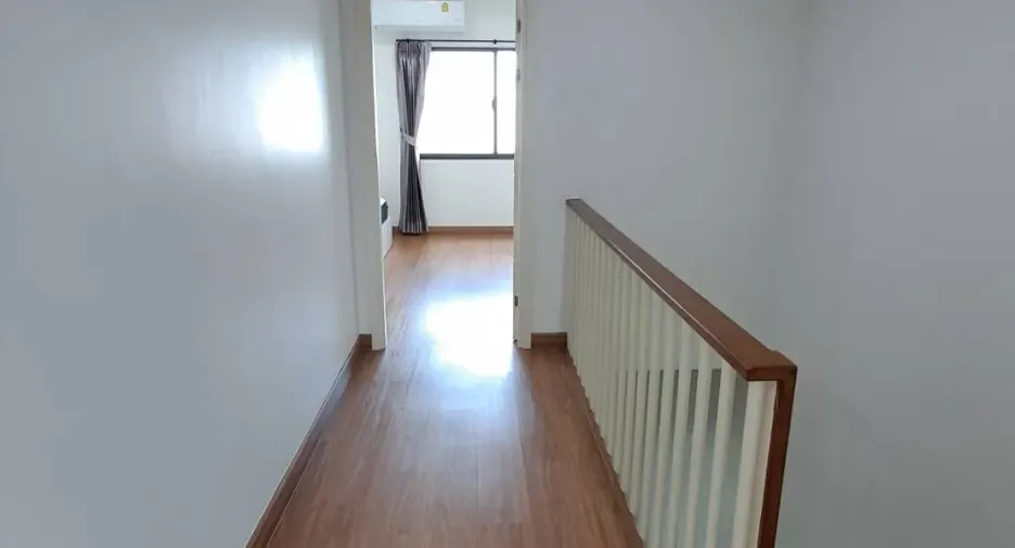 For rent 2 bedrooms townhouse in San Kamphaeng, Chiang Mai