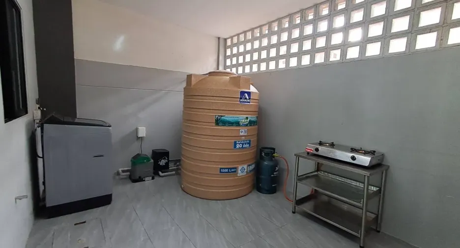 For rent 2 bedrooms townhouse in San Kamphaeng, Chiang Mai