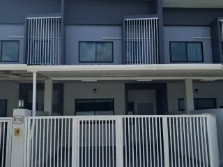 For rent 2 bedrooms townhouse in San Kamphaeng, Chiang Mai