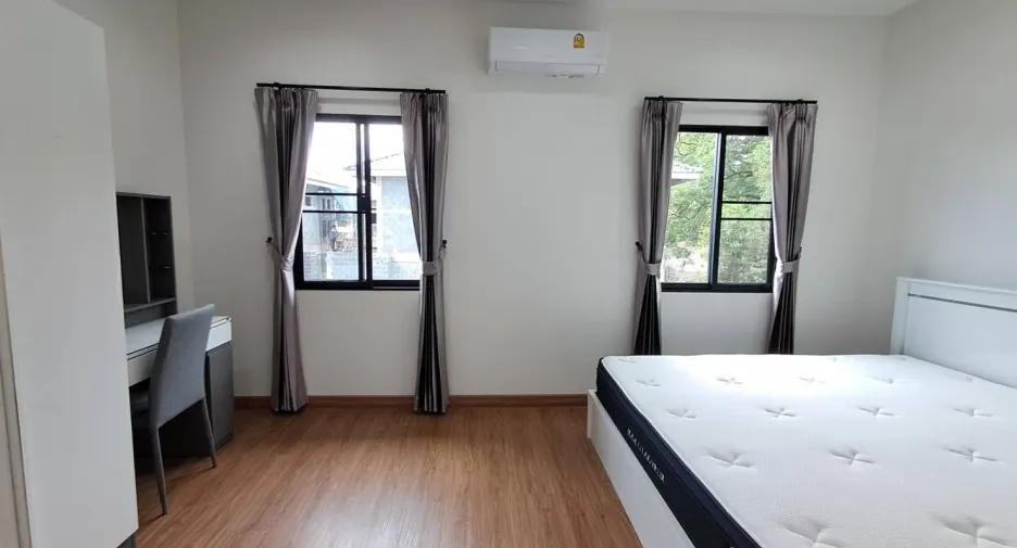 For rent 2 bedrooms townhouse in San Kamphaeng, Chiang Mai