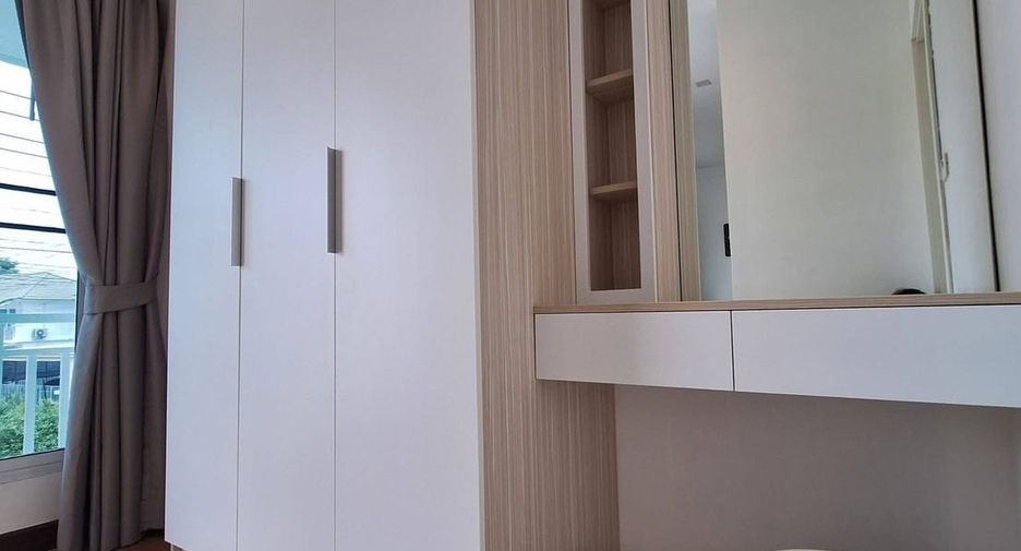 For rent 3 bedrooms townhouse in Mueang Chiang Mai, Chiang Mai