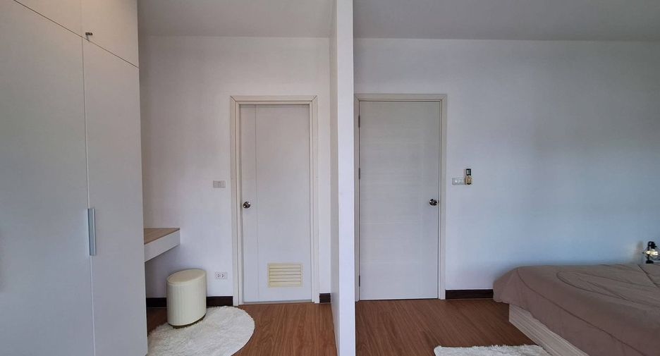 For rent 3 bedrooms townhouse in Mueang Chiang Mai, Chiang Mai