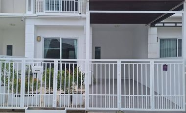 For rent 3 bedrooms townhouse in Mueang Chiang Mai, Chiang Mai