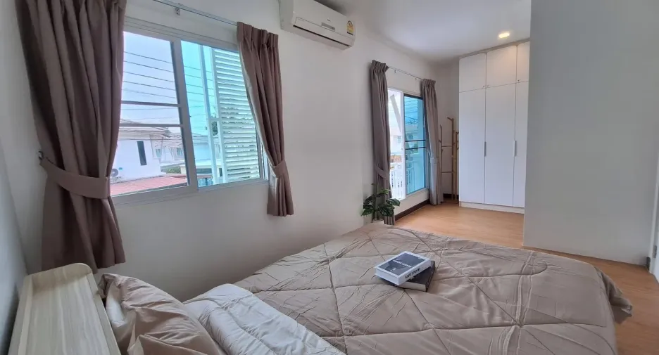 For rent 3 bedrooms townhouse in Mueang Chiang Mai, Chiang Mai