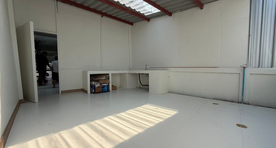 For rent studio townhouse in San Kamphaeng, Chiang Mai