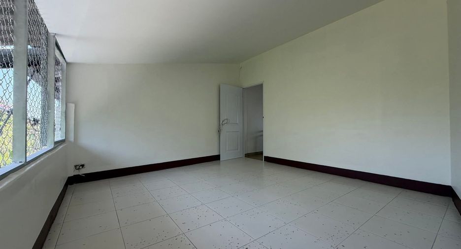 For rent studio townhouse in San Kamphaeng, Chiang Mai
