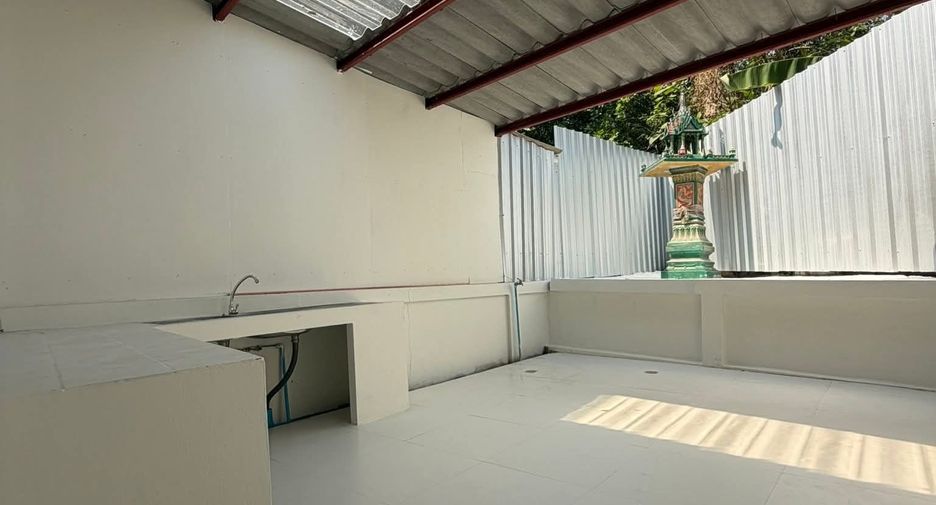 For rent studio townhouse in San Kamphaeng, Chiang Mai