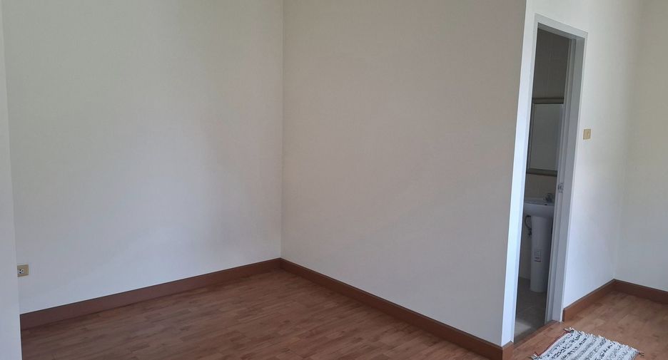 For rent 5 bedrooms house in San Kamphaeng, Chiang Mai