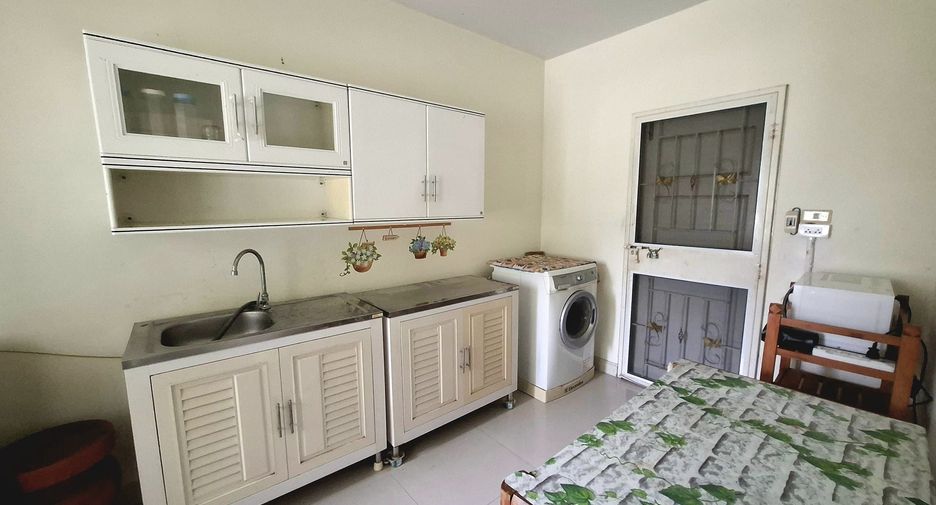 For rent 5 bedrooms house in San Kamphaeng, Chiang Mai