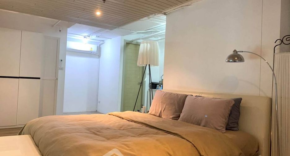 Condo en alquiler y en venta de 3 habitaciones en Khlong Toei, Bangkok