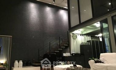 Condo en alquiler y en venta de 3 habitaciones en Khlong Toei, Bangkok