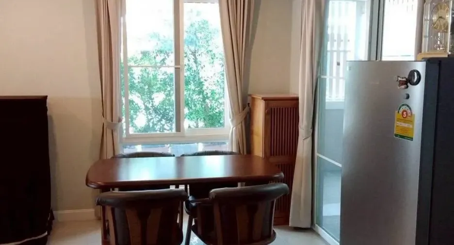For rent 3 bedrooms townhouse in Mueang Chiang Mai, Chiang Mai