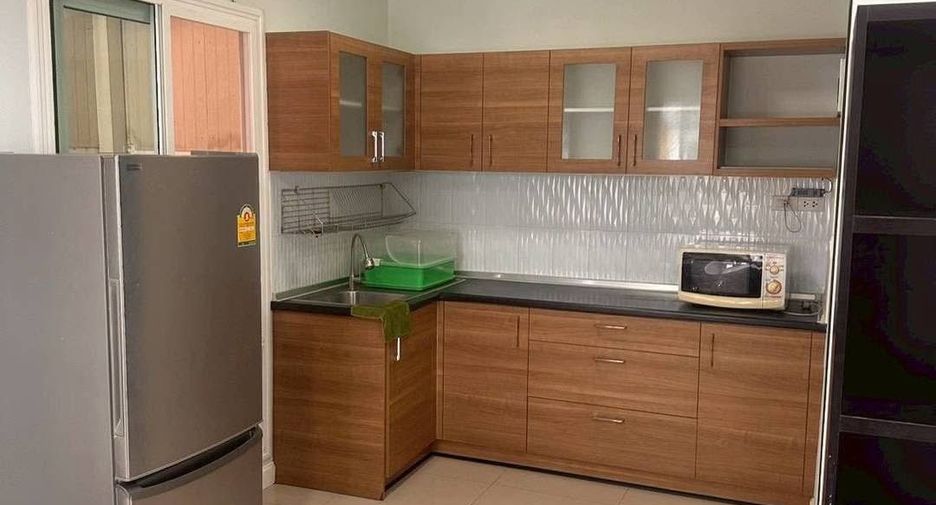 For rent 3 bedrooms townhouse in Mueang Chiang Mai, Chiang Mai
