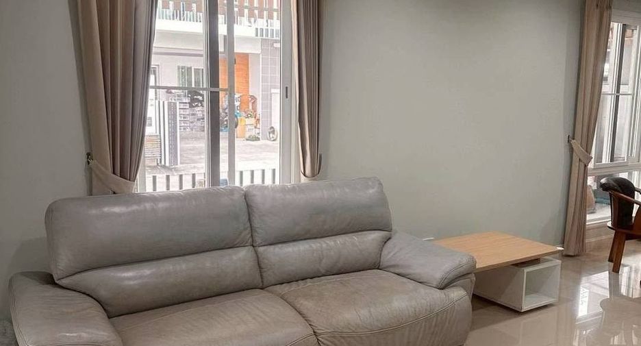 For rent 3 bedrooms townhouse in Mueang Chiang Mai, Chiang Mai