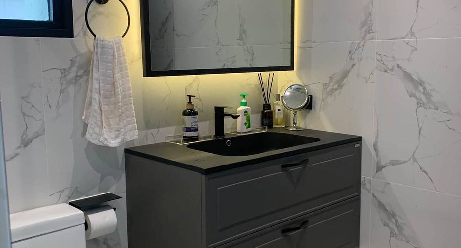 Condo en alquiler y en venta de 2 habitaciones en Khlong Toei, Bangkok
