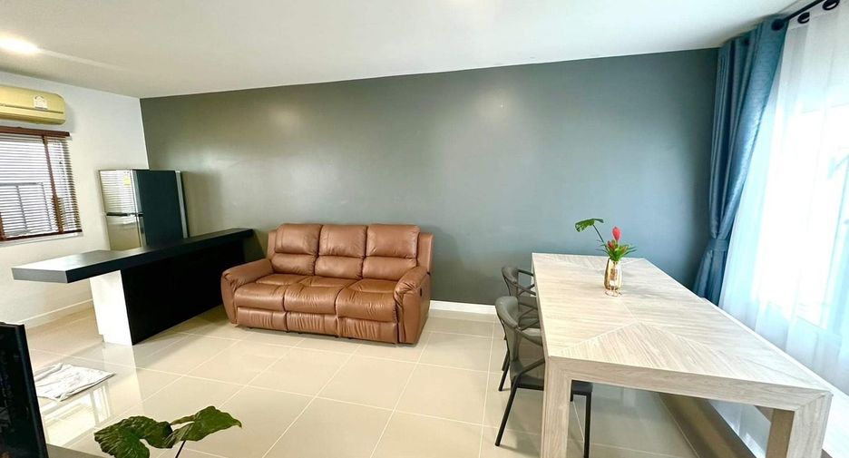 For rent 3 bedrooms townhouse in Mueang Chiang Mai, Chiang Mai