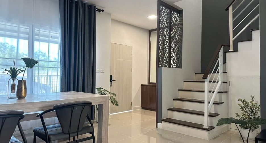 For rent 3 bedrooms townhouse in Mueang Chiang Mai, Chiang Mai