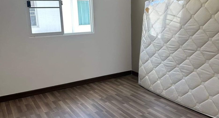 For rent 3 bedrooms townhouse in Mueang Chiang Mai, Chiang Mai