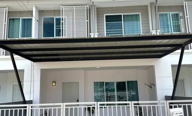 For rent 3 bedrooms townhouse in Mueang Chiang Mai, Chiang Mai