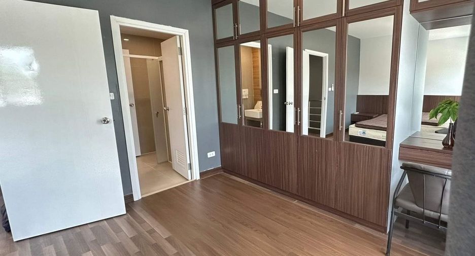For rent 3 bedrooms townhouse in Mueang Chiang Mai, Chiang Mai