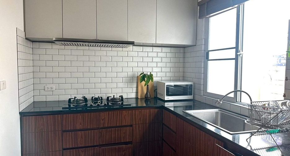 For rent 3 bedrooms townhouse in Mueang Chiang Mai, Chiang Mai