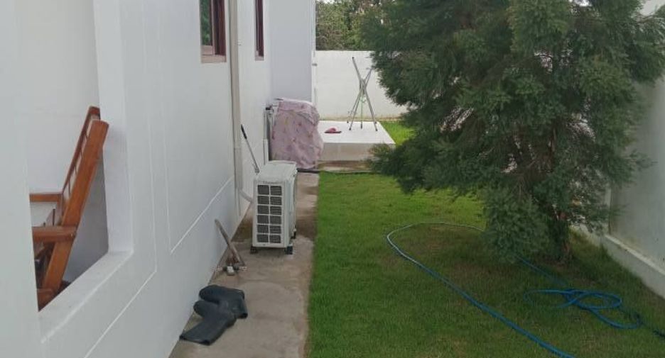 For rent 3 bedrooms house in Saraphi, Chiang Mai