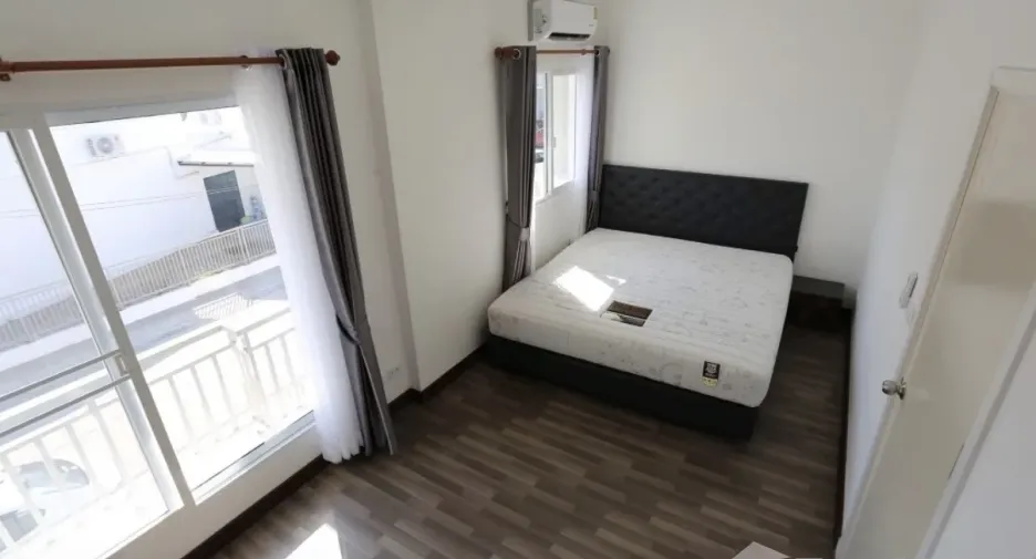 For rent 3 bedrooms townhouse in Mueang Chiang Mai, Chiang Mai