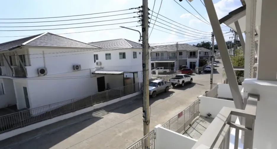 For rent 3 bedrooms townhouse in Mueang Chiang Mai, Chiang Mai