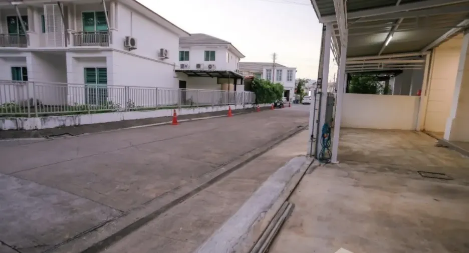 For rent 3 bedrooms townhouse in Mueang Chiang Mai, Chiang Mai