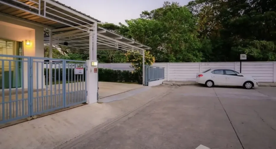 For rent 3 bedrooms townhouse in Mueang Chiang Mai, Chiang Mai