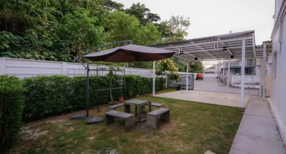 For rent 3 bedrooms townhouse in Mueang Chiang Mai, Chiang Mai