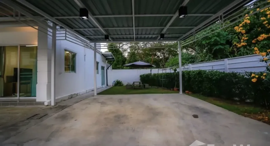 For rent 3 bedrooms townhouse in Mueang Chiang Mai, Chiang Mai