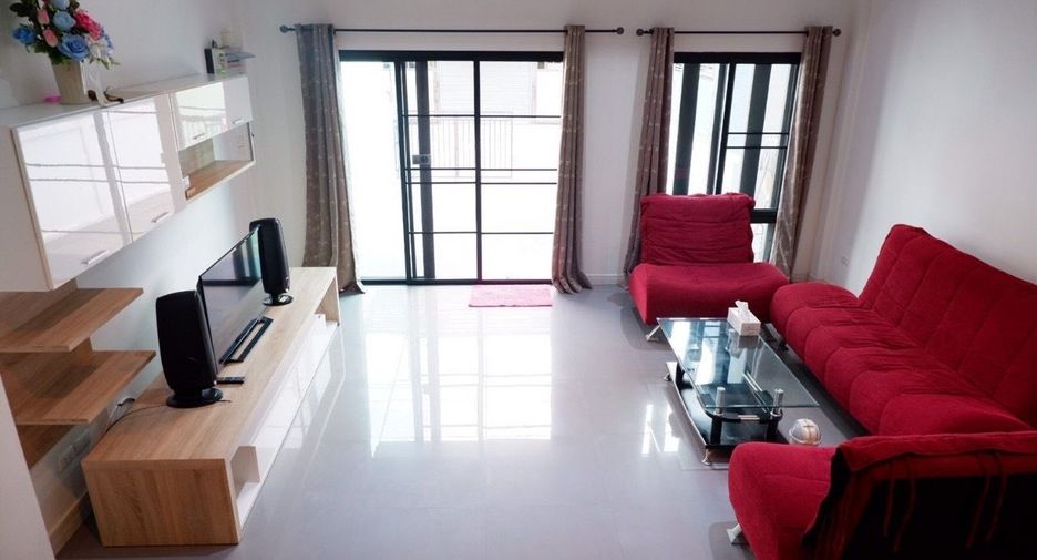 For rent 2 bedrooms townhouse in Mueang Chiang Mai, Chiang Mai